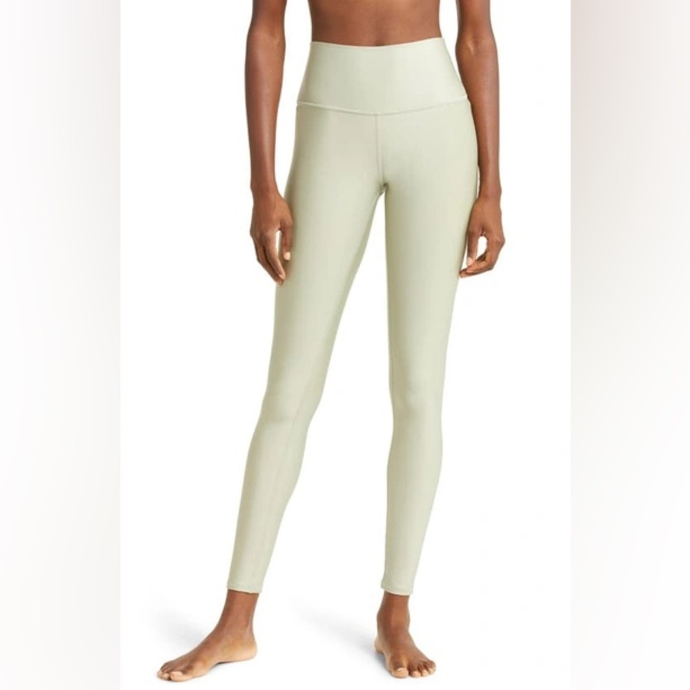 Alo High-Waisted Airlift Leggings in Limestone